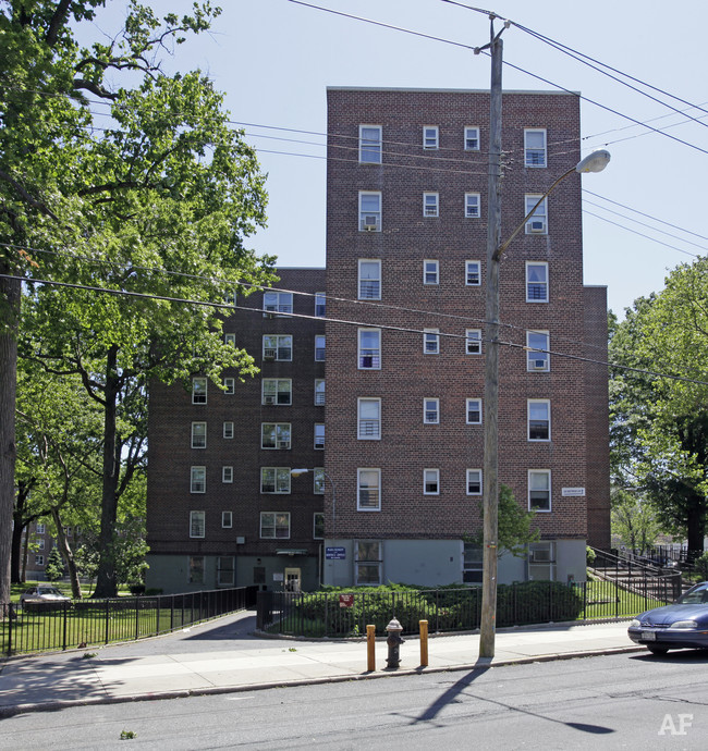 Todt Hill Houses