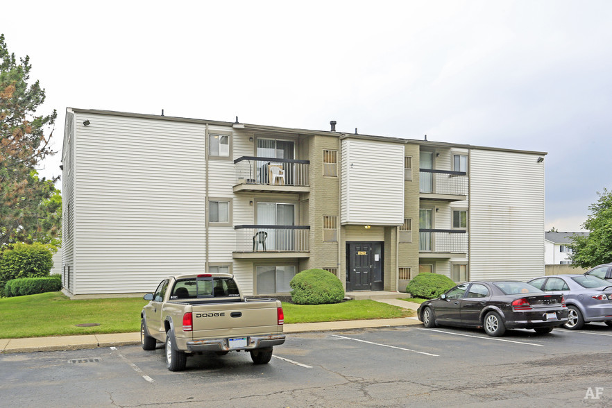 Sterling lake apartments and townhomes information
