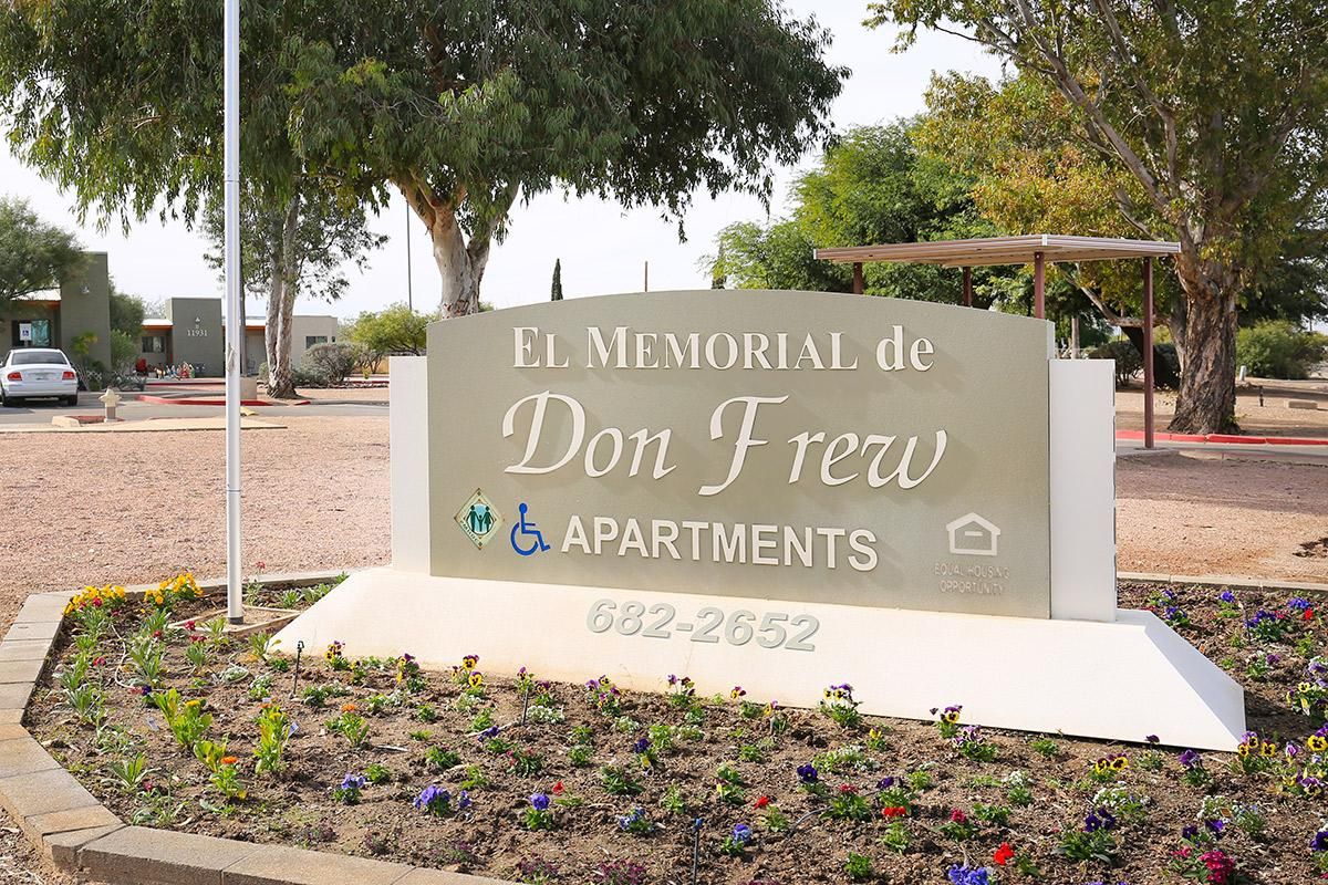 El Memorial De Don Frew Apartments