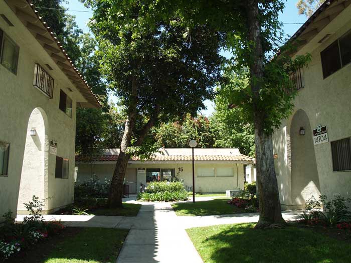 La Puente Park Apartments