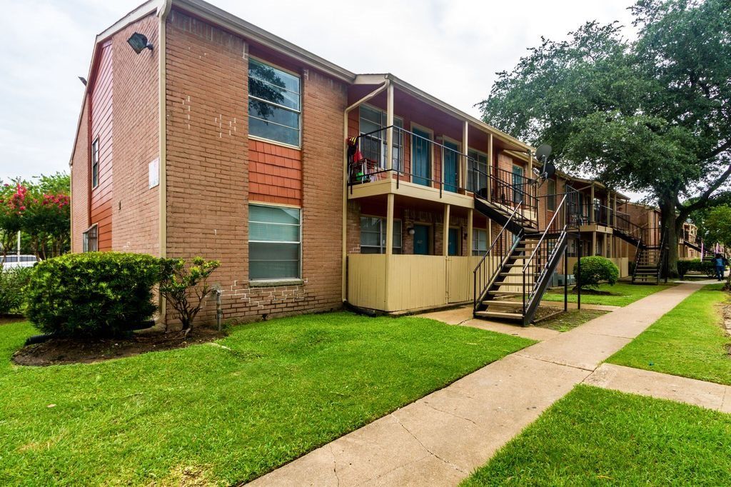 Sands Point 8300 Sands Point Dr, Houston, TX 77036