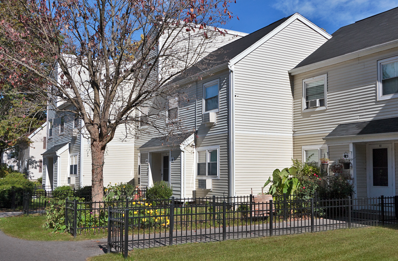 Edgewater Apartments 101 Lowell St, Springfield, MA 01107