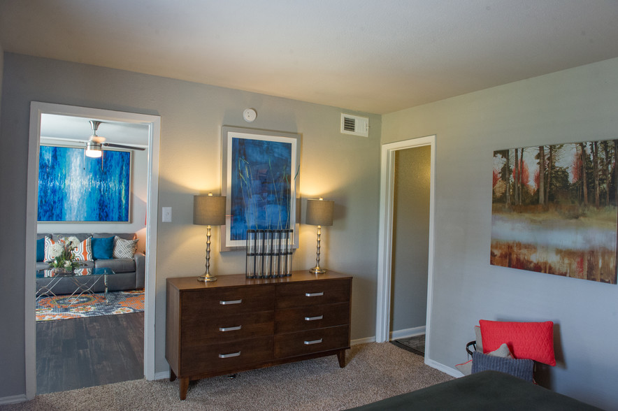 The Wilcox Apartment Homes 2400 S South Loop W, Houston, TX 77054