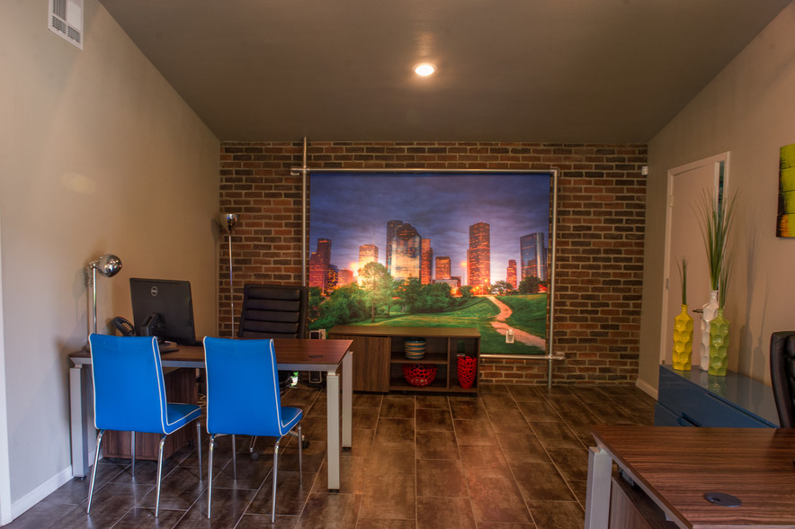 The Wilcox Apartment Homes 2400 S South Loop W, Houston, TX 77054
