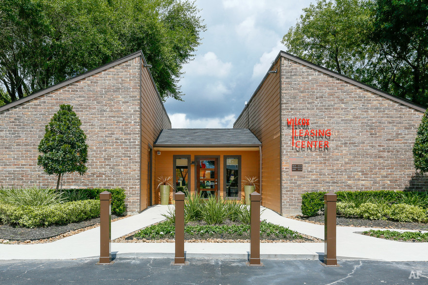 The Wilcox Apartment Homes 2400 S South Loop W, Houston, TX 77054