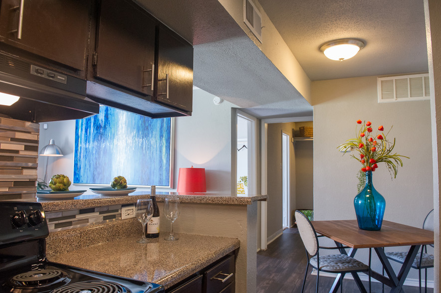 The Wilcox Apartment Homes 2400 S South Loop W, Houston, TX 77054