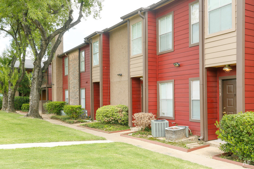 The Wilcox Apartment Homes 2400 S South Loop W, Houston, TX 77054