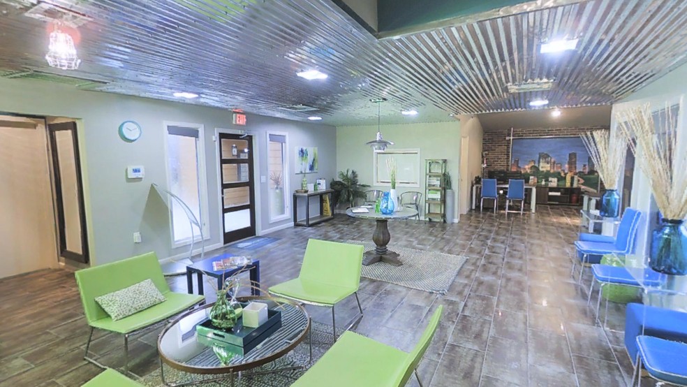 The Wilcox Apartment Homes 2400 S South Loop W, Houston, TX 77054