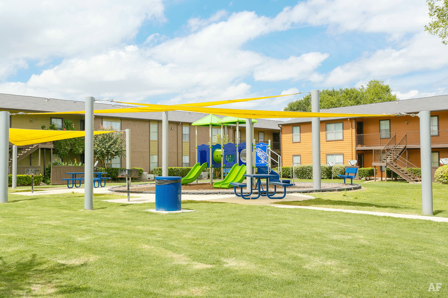 The Wilcox Apartment Homes 2400 S South Loop W, Houston, TX 77054