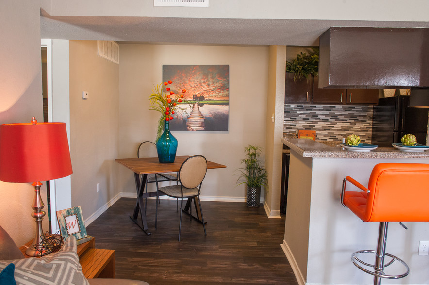 The Wilcox Apartment Homes 2400 S South Loop W, Houston, TX 77054