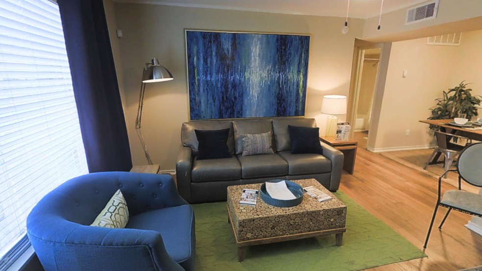 The Wilcox Apartment Homes 2400 S South Loop W, Houston, TX 77054