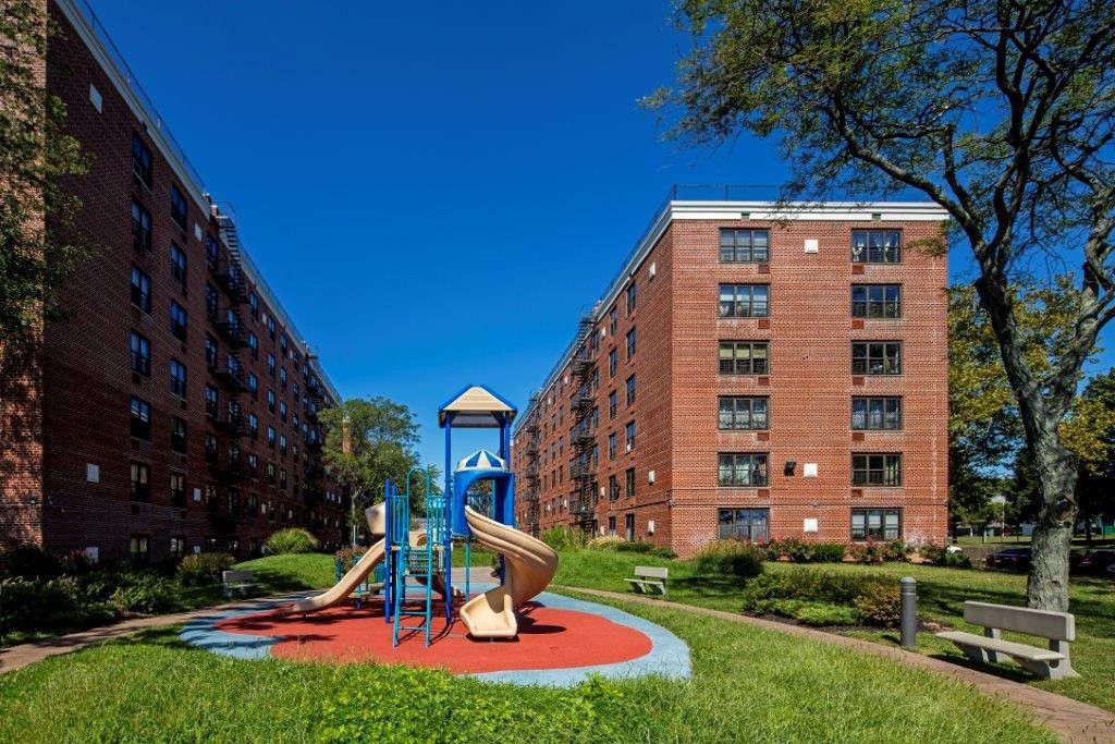 Seaside Plaza Apartments