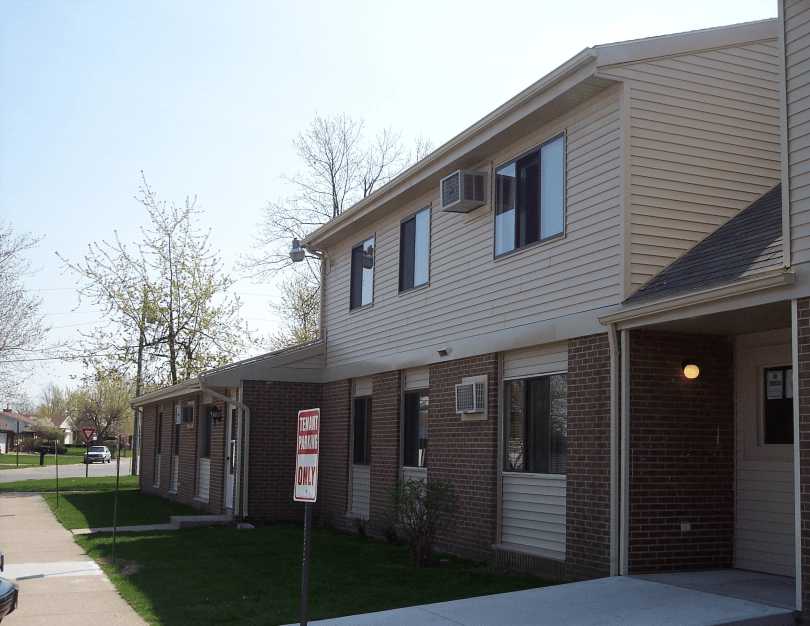 Knollwood Commons Apartments