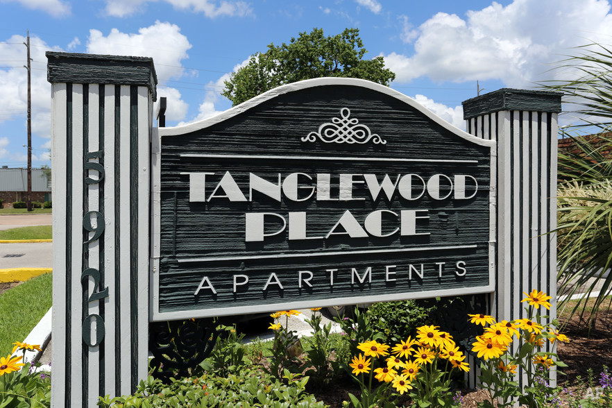 Tanglewood Place Apartments 5920 Beverlyhill St, Houston, TX 77057