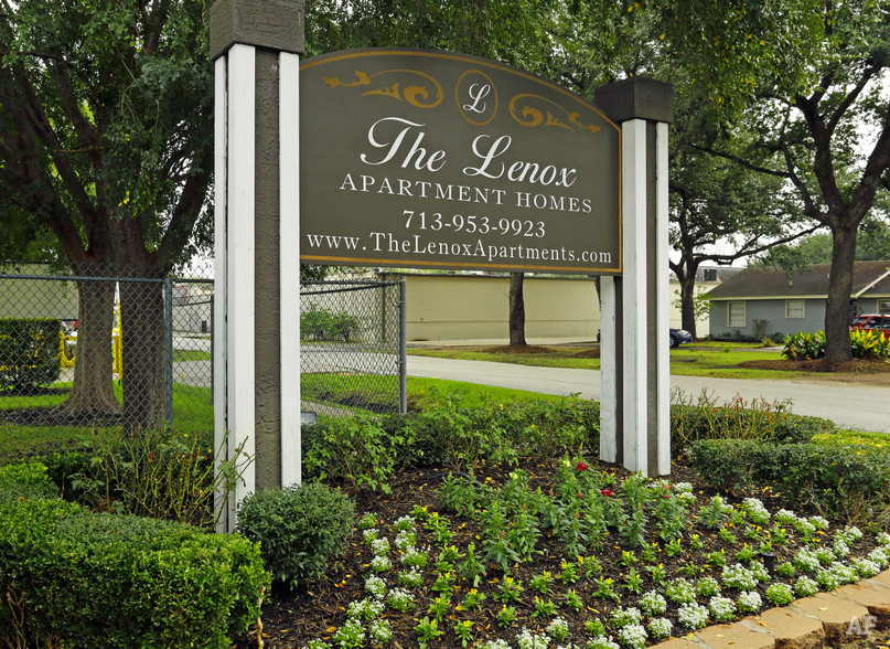 The Lenox Apartments 6014 Winsome Ln, Houston, TX 77057
