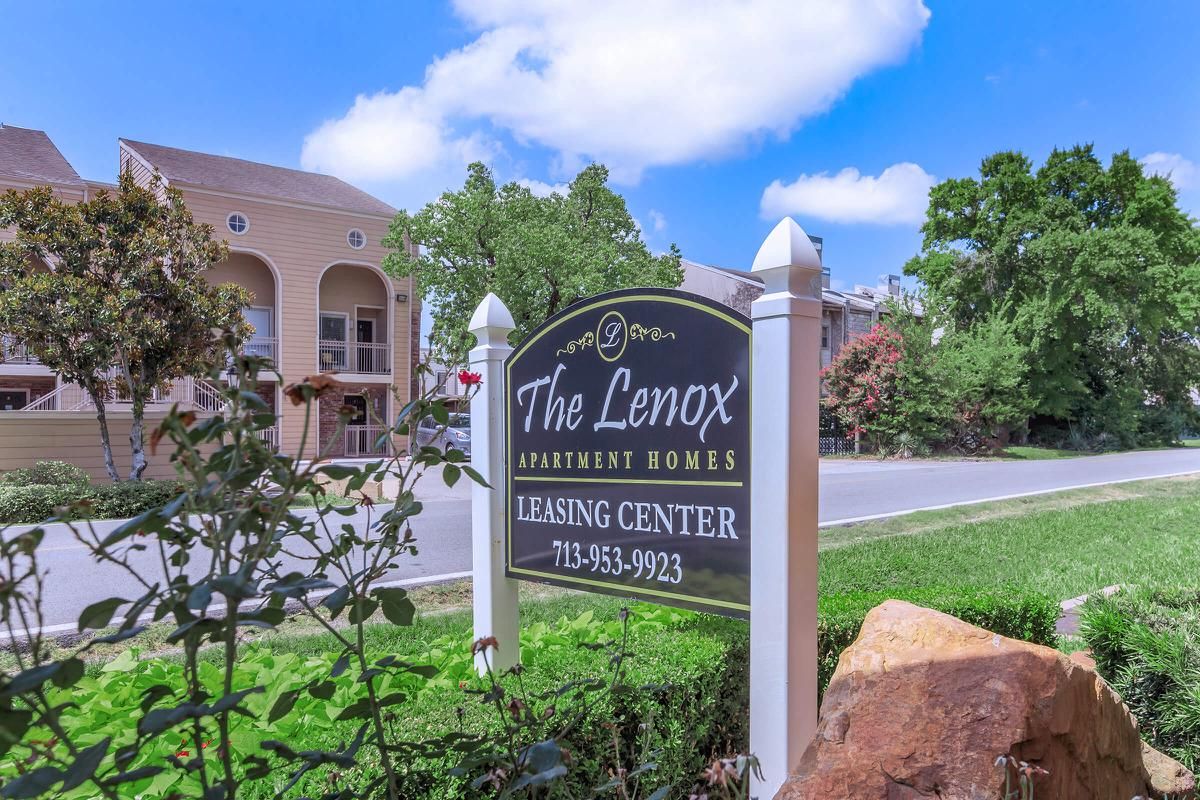 The Lenox Apartments 6014 Winsome Ln, Houston, TX 77057