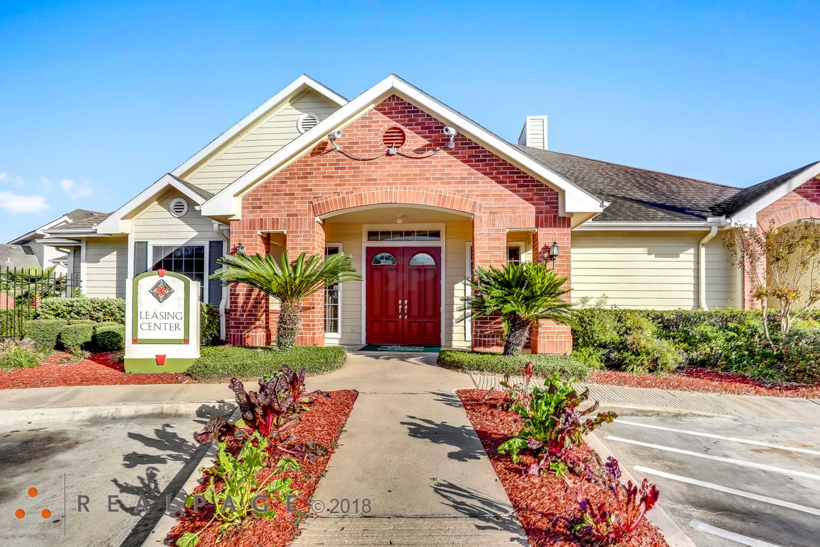 Plum Creek Townhomes 6969 South Loop E, Houston, TX 77087