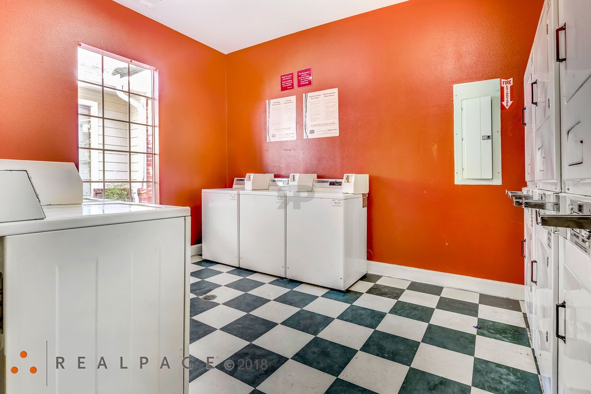 Plum Creek Townhomes 6969 South Loop E, Houston, TX 77087