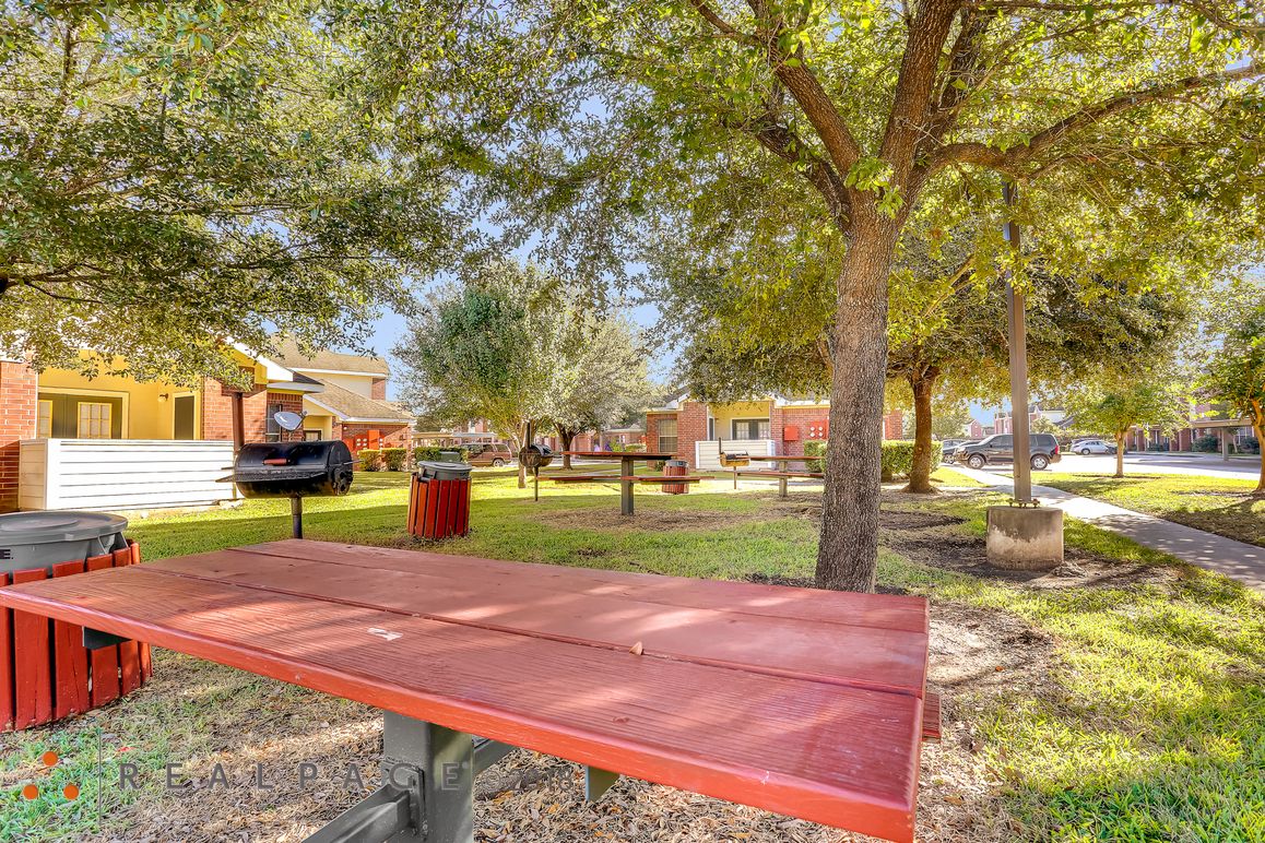 Plum Creek Townhomes 6969 South Loop E, Houston, TX 77087