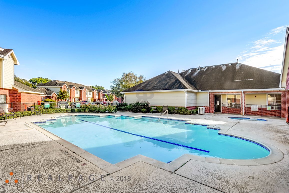 Plum Creek Townhomes 6969 South Loop E, Houston, TX 77087