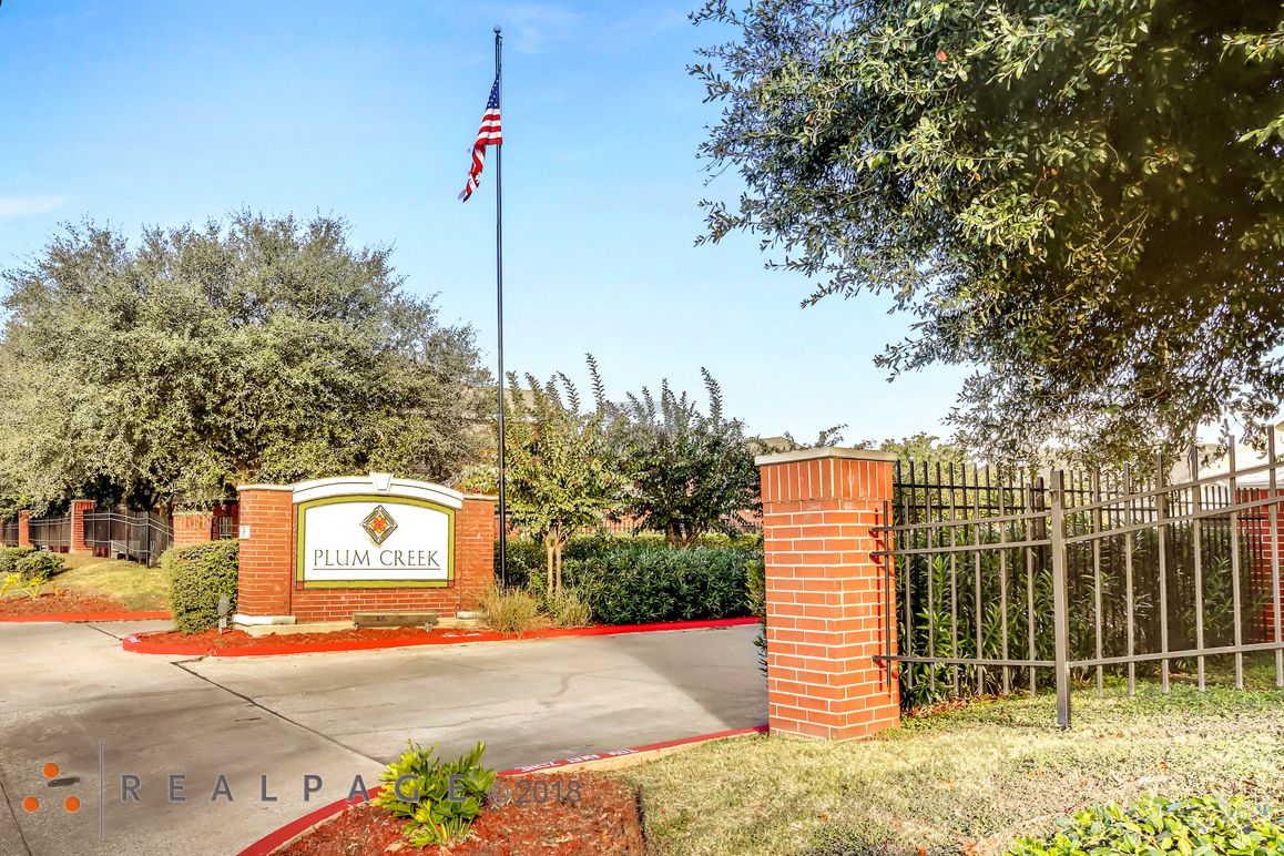 Plum Creek Townhomes 6969 South Loop E, Houston, TX 77087