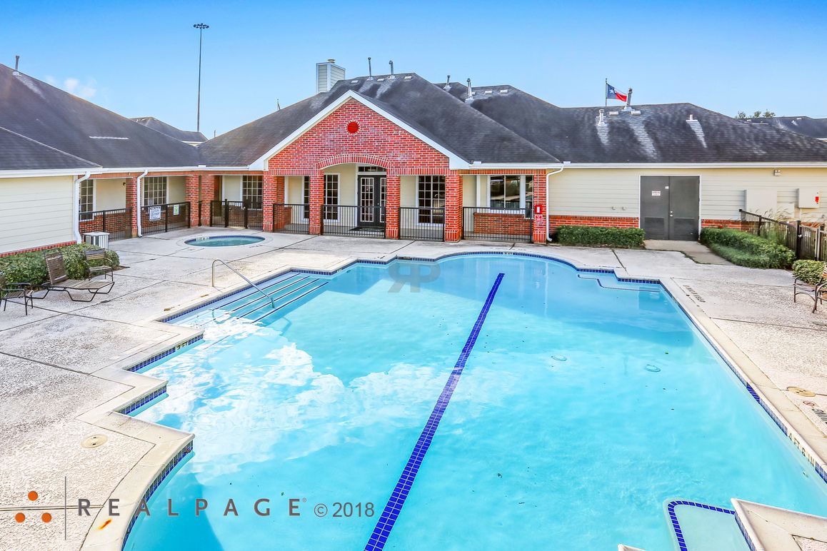 Plum Creek Townhomes 6969 South Loop E, Houston, TX 77087