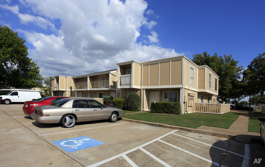 Huntington Village and Cambridge Crossing 9506 S Dairy Ashford Rd