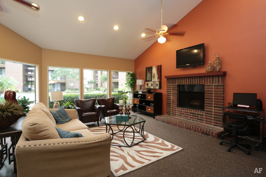 Foxboro Apartment Homes 10411 South Dr, Houston, TX 77099