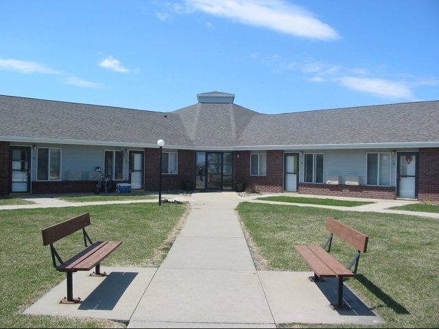 Cedar Crossing Apartments