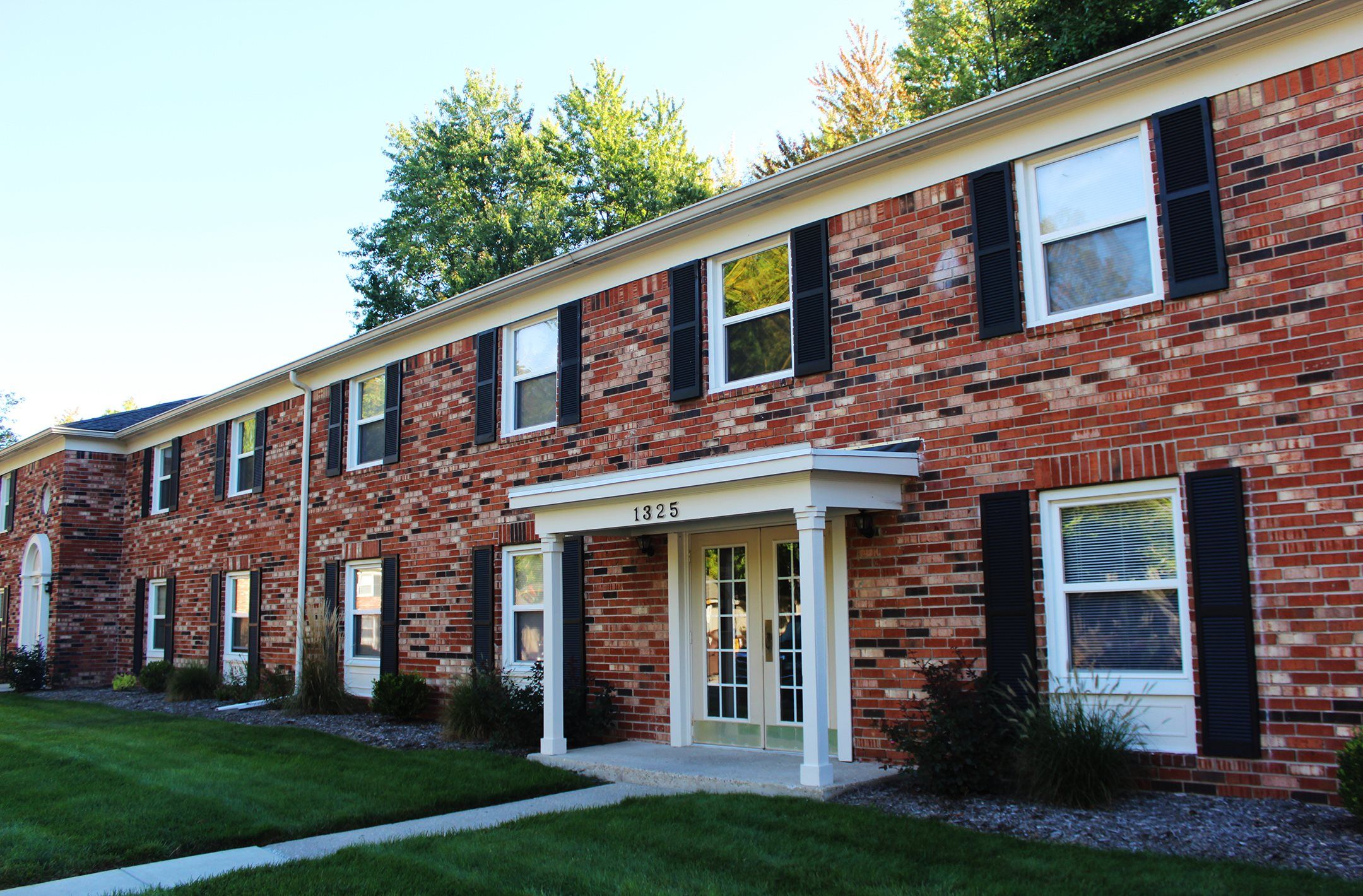 Hampton Court Apartments of Indianapolis