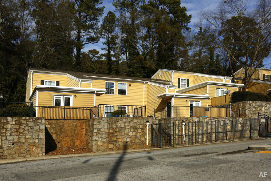 Clarkston Station Apartments