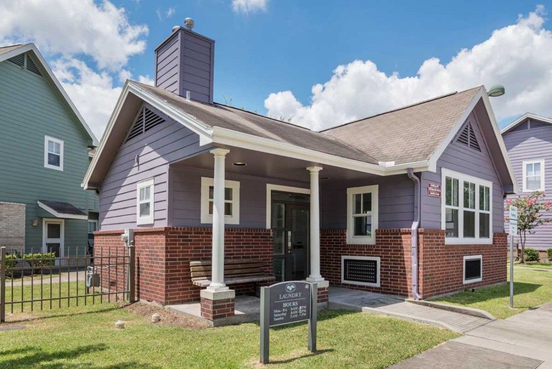 Historic Oaks of Allen Pkwy Village 1600 Allen Pkwy, Houston, TX 77019