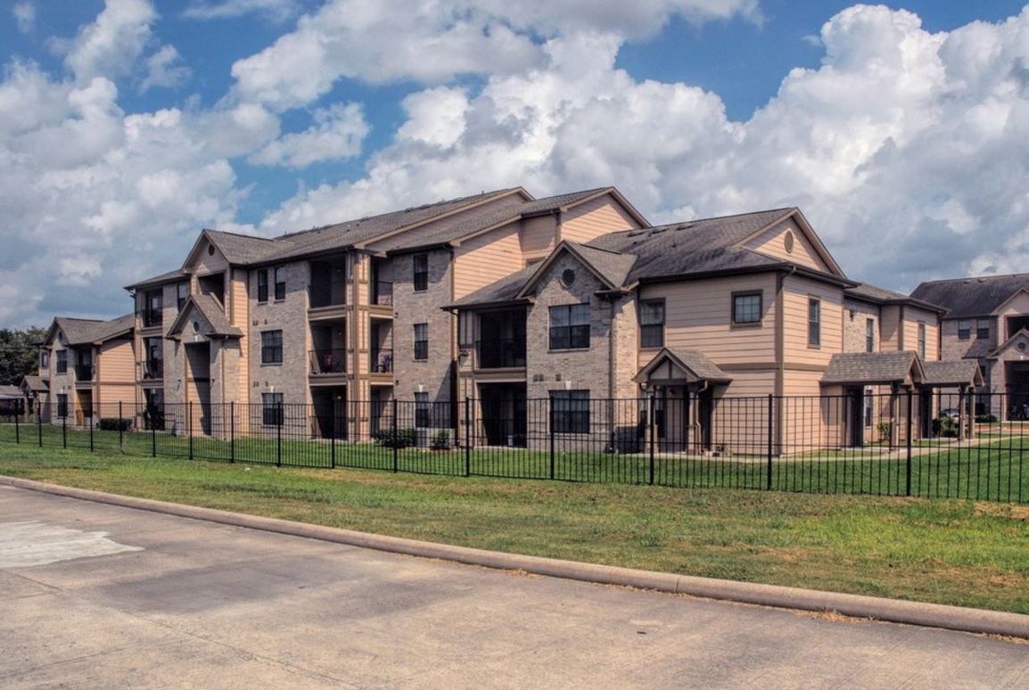 Oxford Place Apartments 605 Berry Rd, Houston, TX 77022