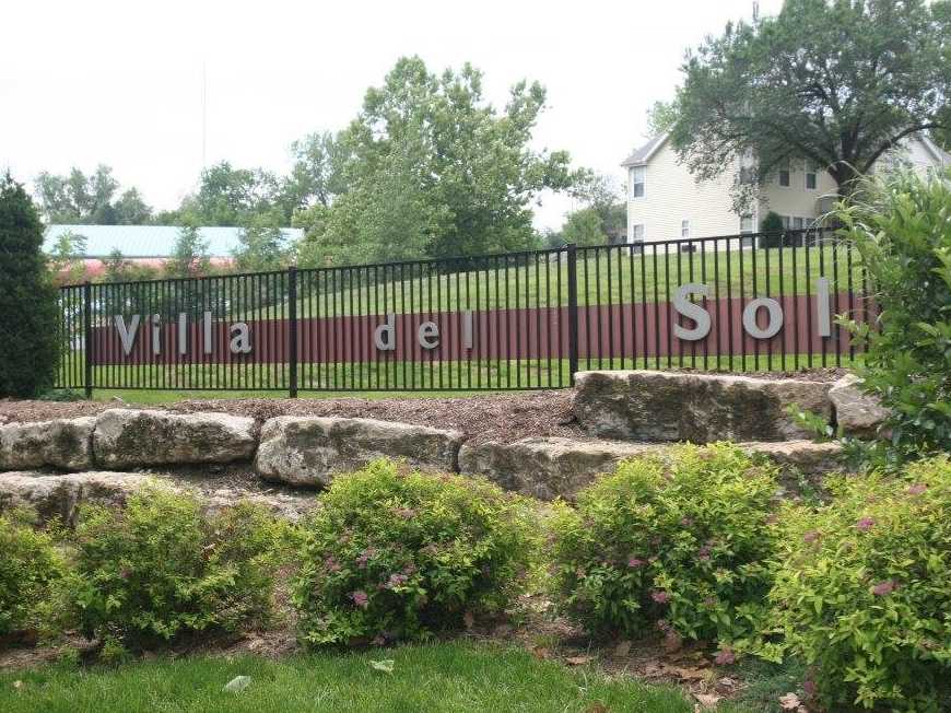 Villa del Sol Apartments - MO