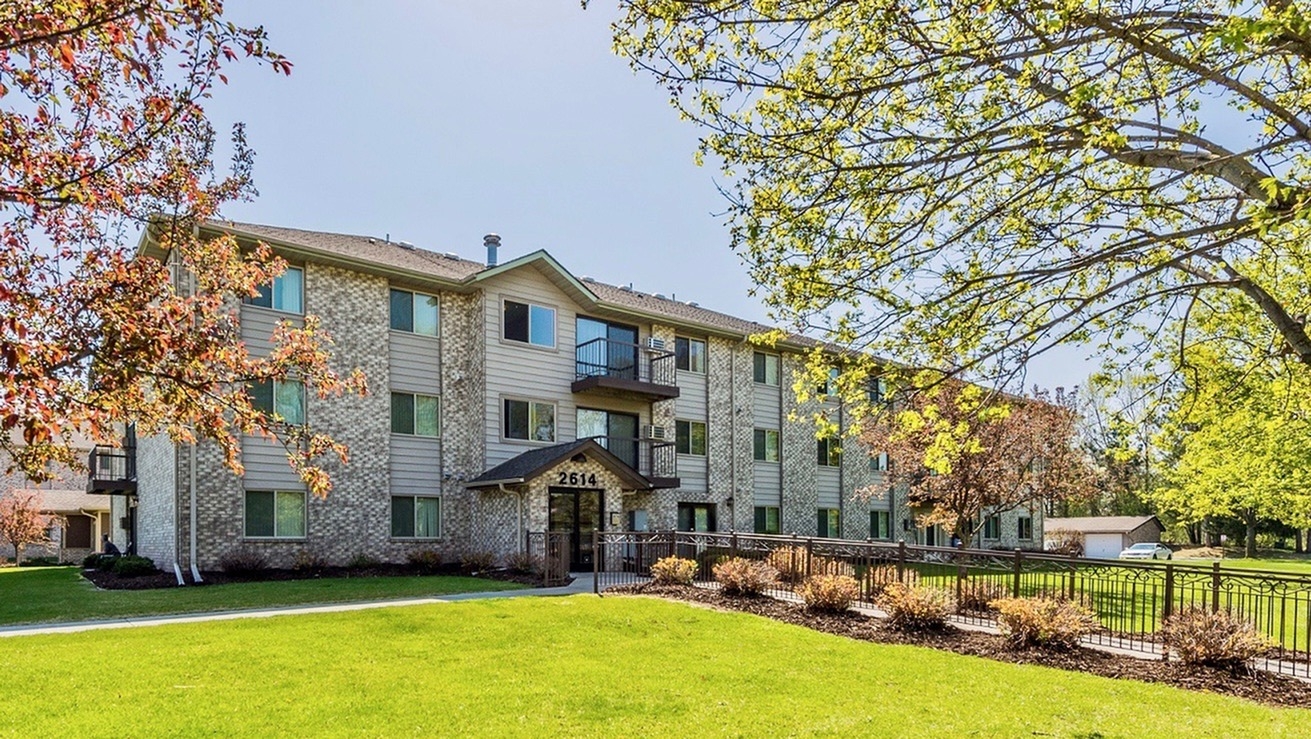 Woodland Park Apartments - Anoka