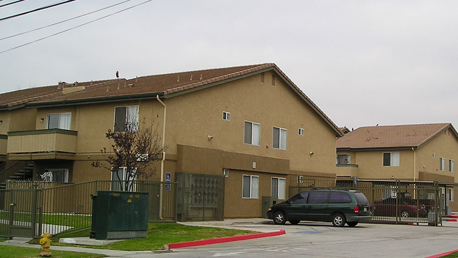 Valencia Woods Apartments