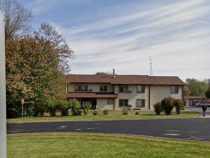 Round River Court Apartments