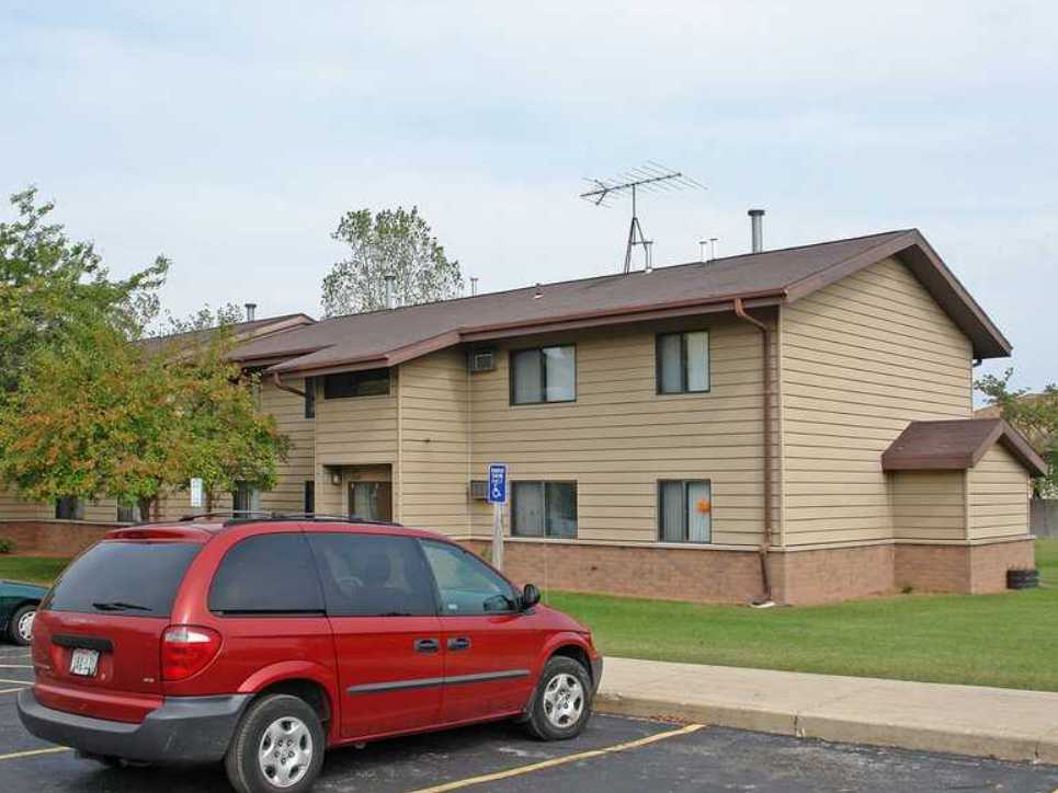 Woodside Apartments - WI