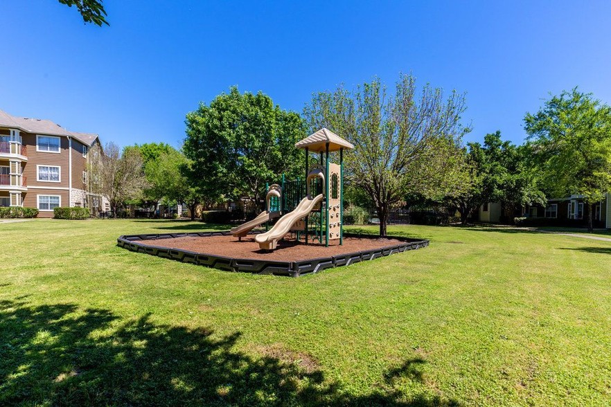 Limestone 14723 W Oaks Plaza St, Houston, TX 77082