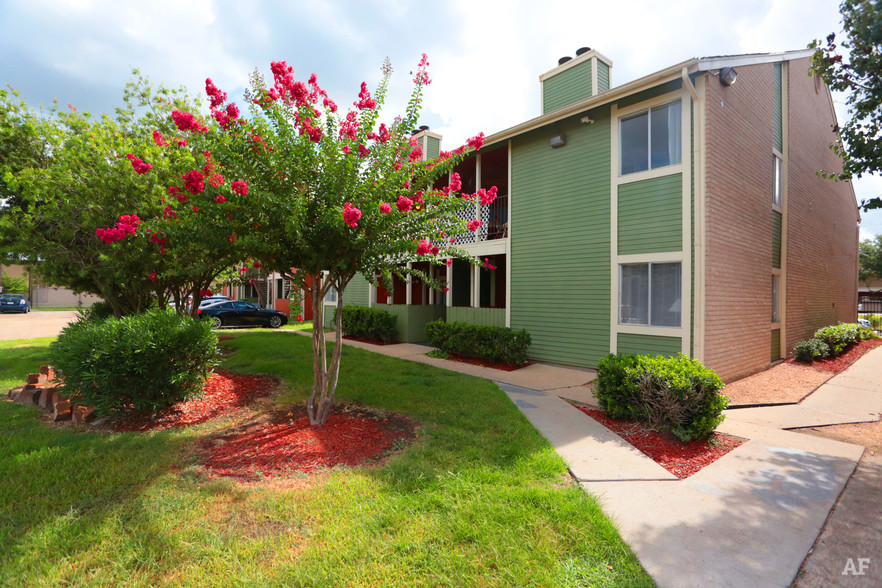 Bella Vista Apartments & Townhomes 2700 S Dairy Ashford Rd, Houston, TX 77082