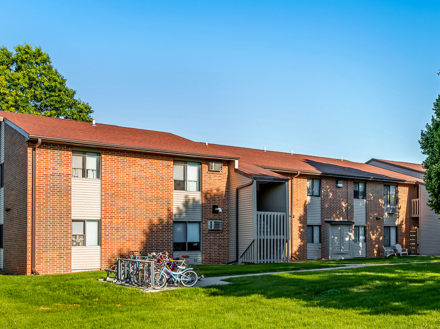 Carlisle Park Apartments 1220 Hardin Drive, Carlisle, IA 50047