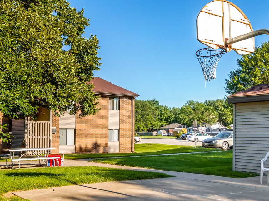 Carlisle Park Apartments 1220 Hardin Drive, Carlisle, IA 50047