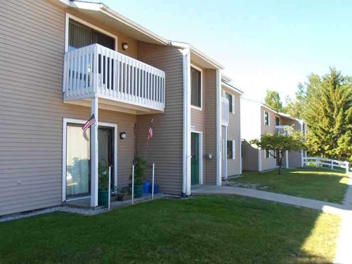 Mackinaw Apartments